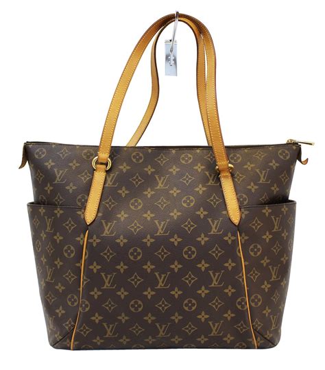 louis vuitton carryall gm.